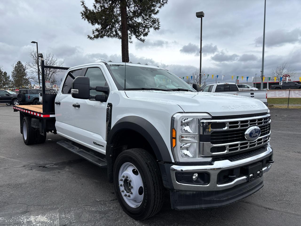 Ford F-550 Super Duty Crew Cab 4WD DRW 2024