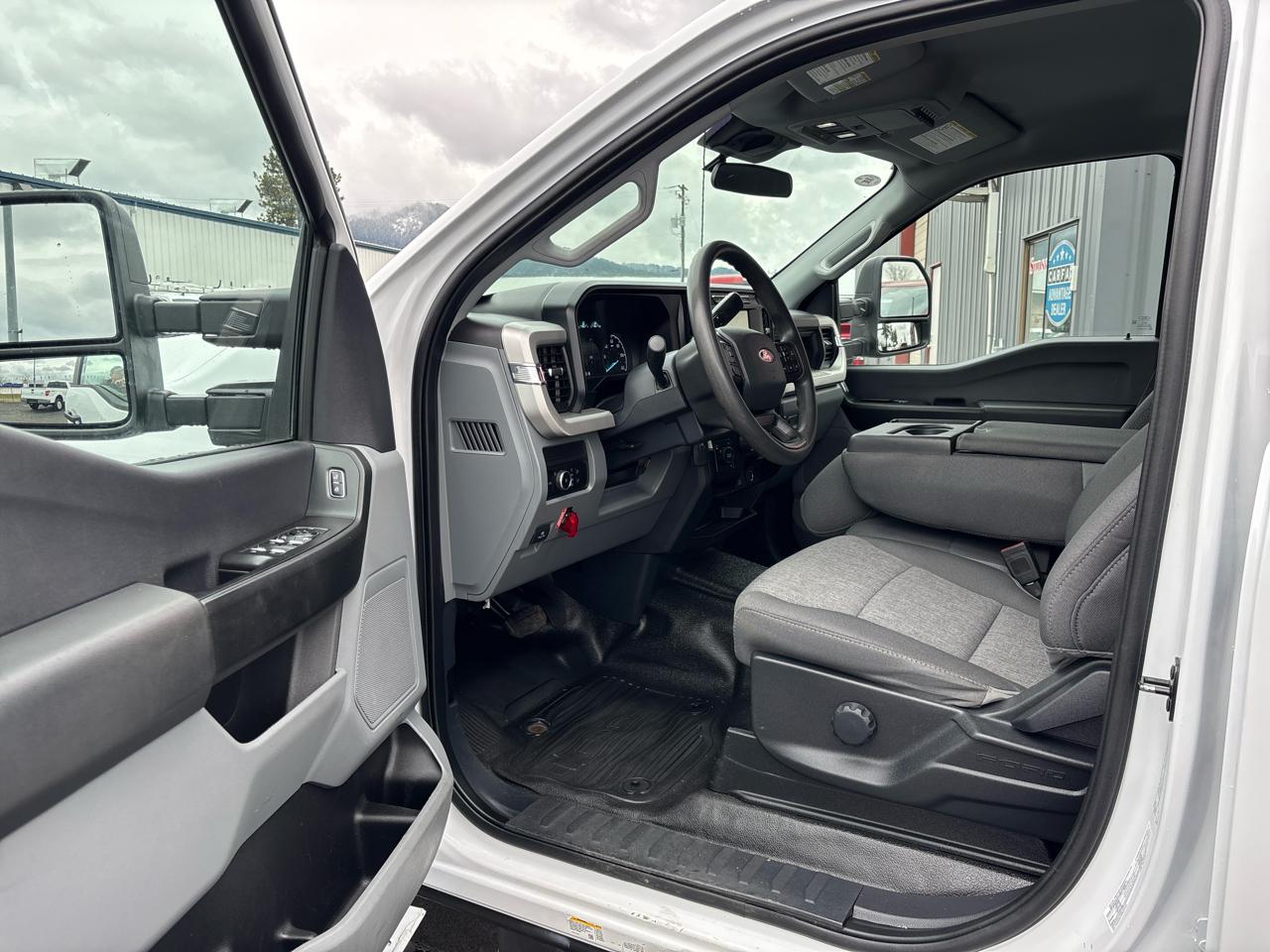 Ford F-550 Super Duty Crew Cab 4WD DRW 2024