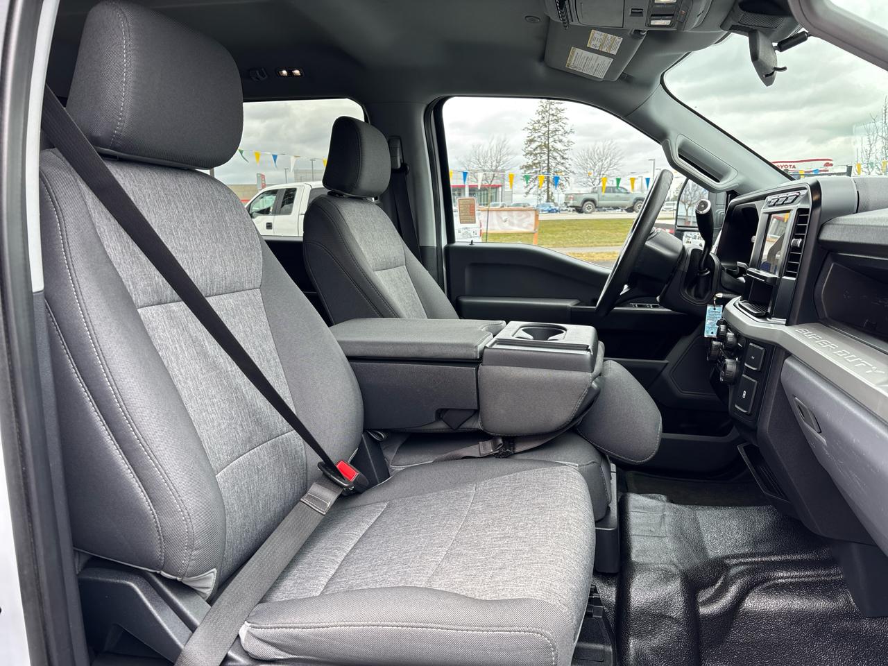 Ford F-550 Super Duty Crew Cab 4WD DRW 2024