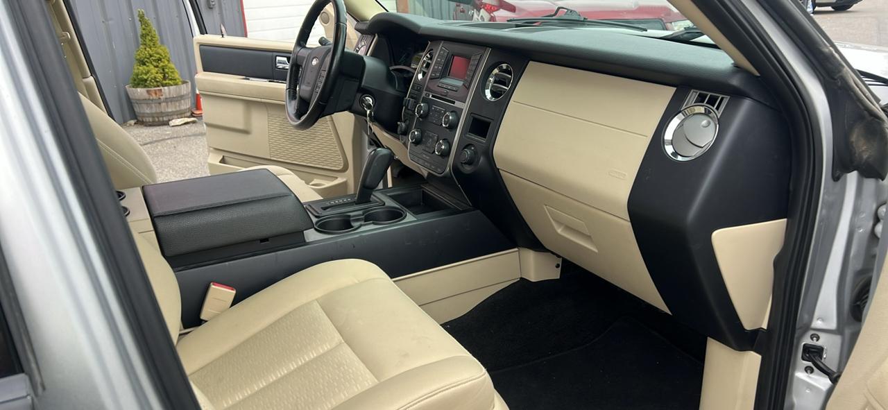 Ford Expedition 4WD 4dr XL 2015