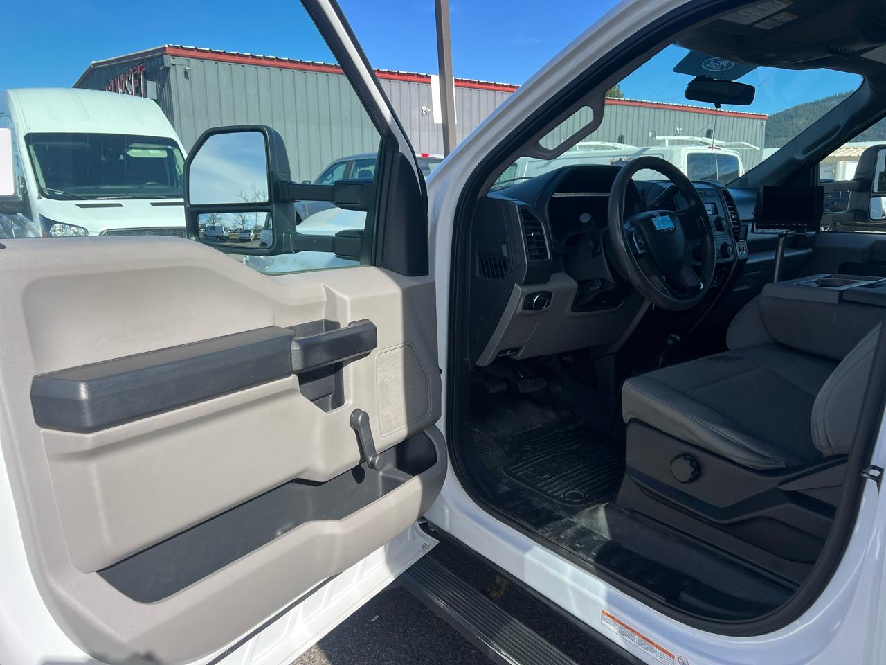 Ford Super Duty F-550 DRW XL 4WD Reg Cab 205" WB 120" CA 2019