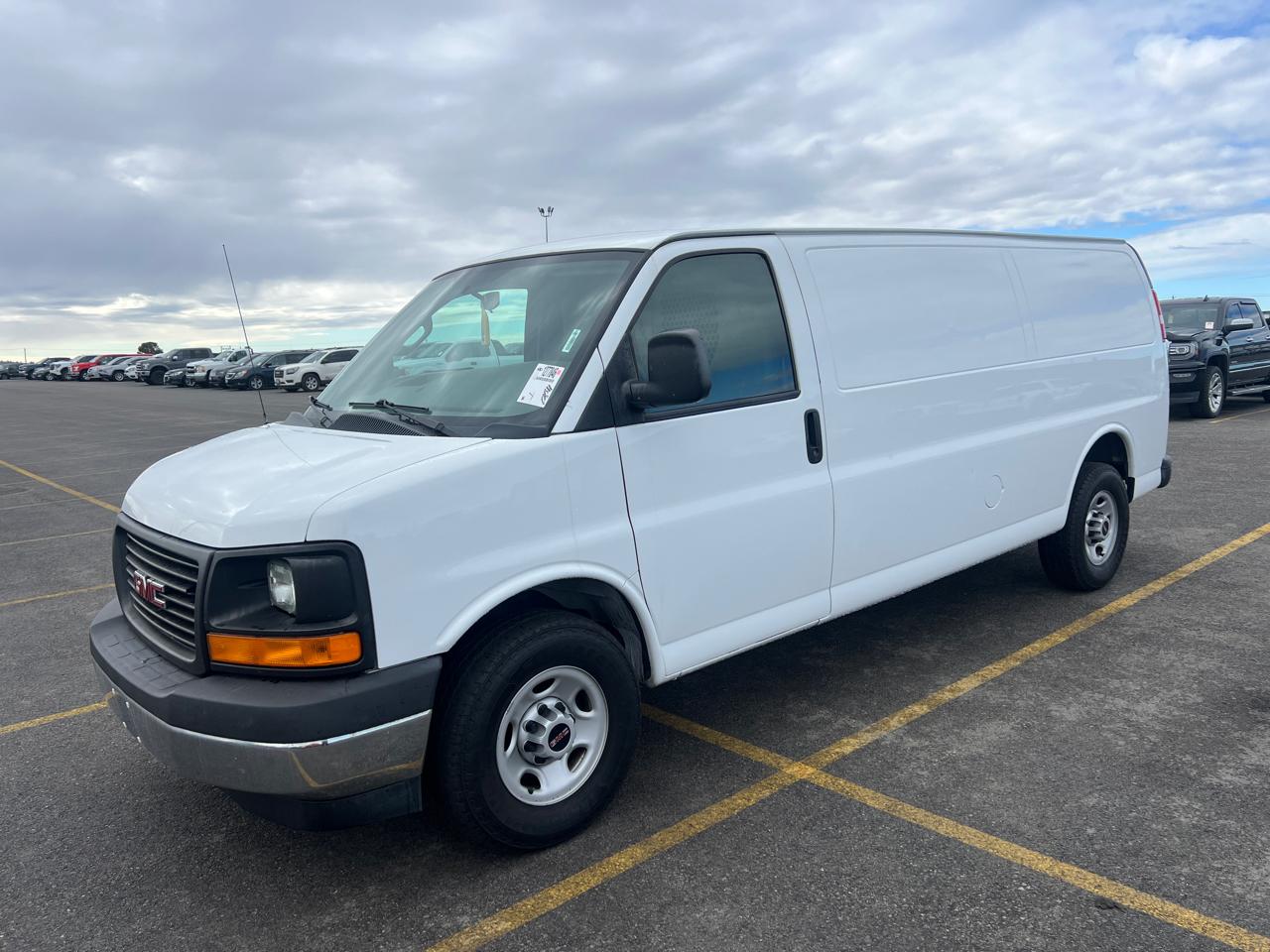 GMC Savana Cargo Van RWD 2500 155" 2017