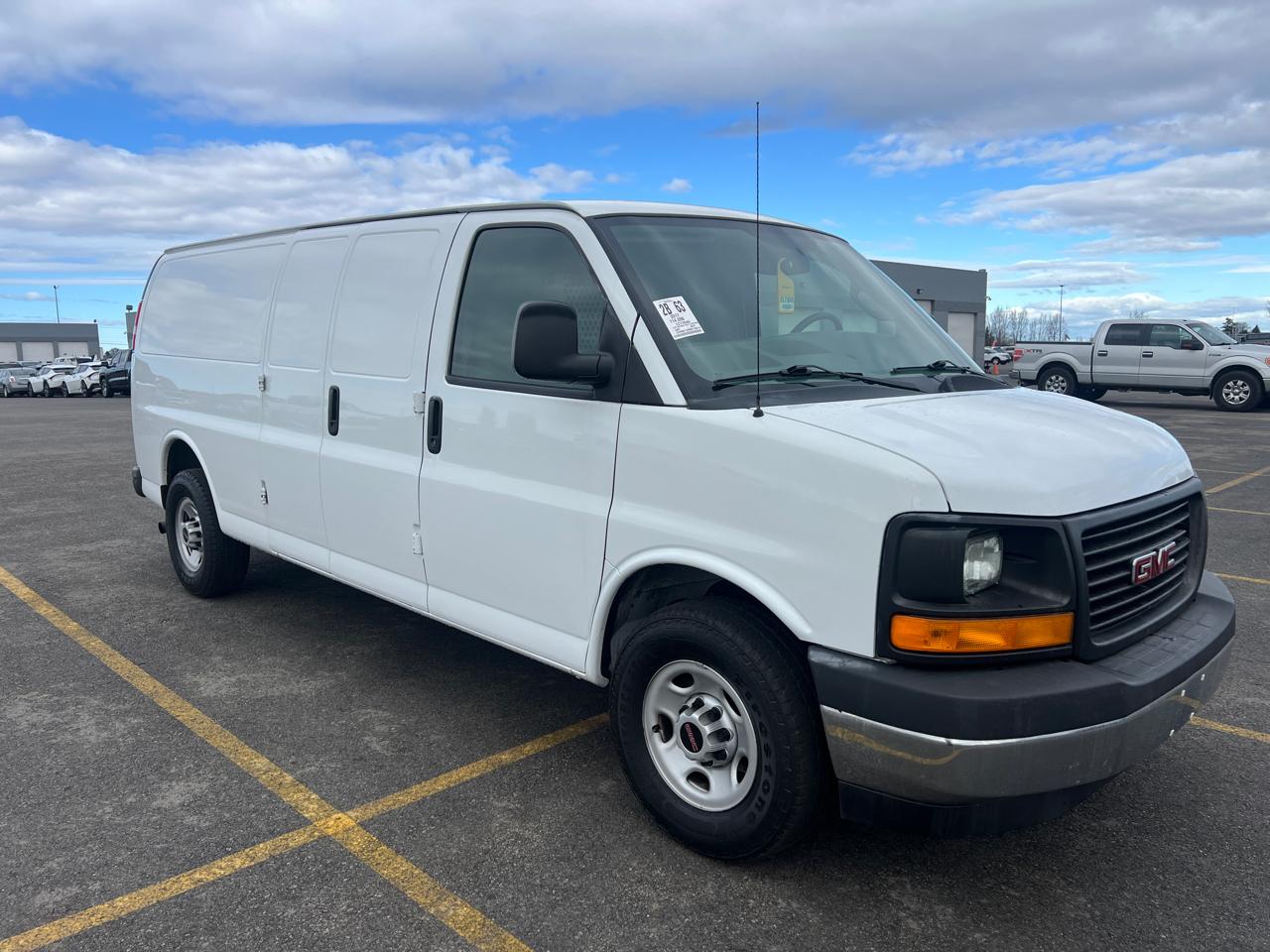 GMC Savana Cargo Van RWD 2500 155" 2017