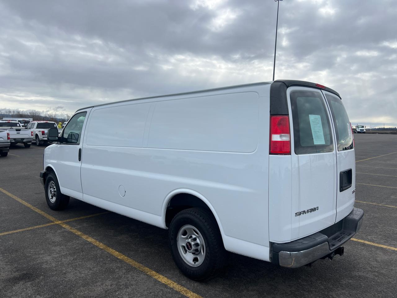 GMC Savana Cargo Van RWD 2500 155" 2017