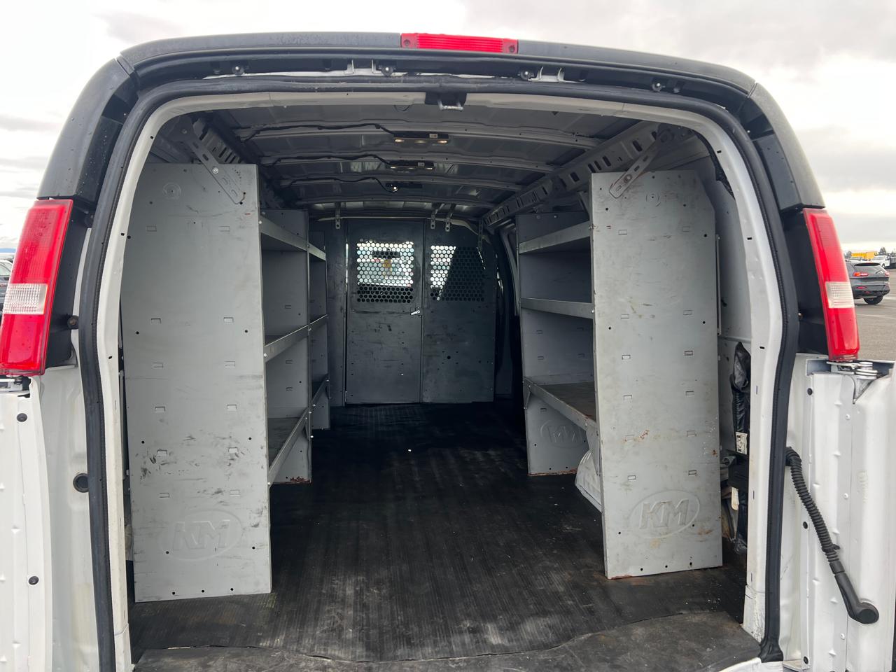 GMC Savana Cargo Van RWD 2500 155" 2017