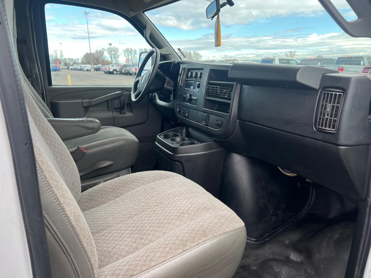 GMC Savana Cargo Van RWD 2500 155" 2017