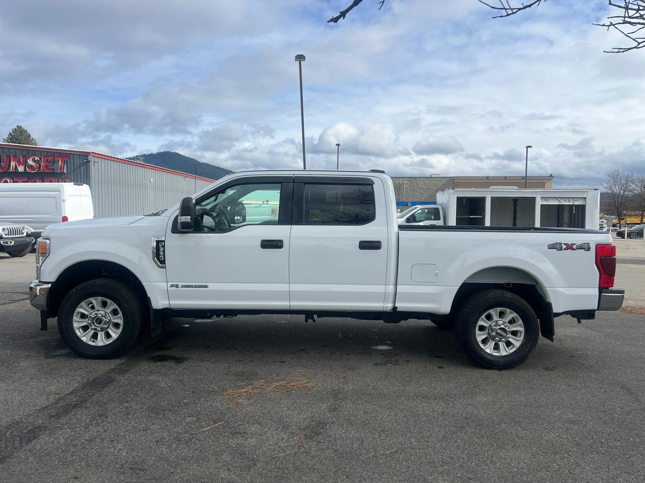 Ford Super Duty F-350 SRW XLT 4WD Crew Cab 6.75' Box 2022