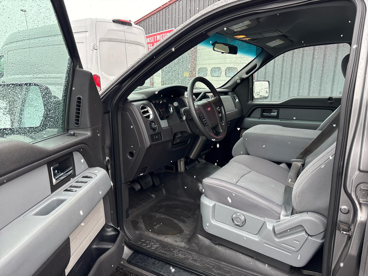 Ford F-150 4WD SuperCrew 145" XLT 2012