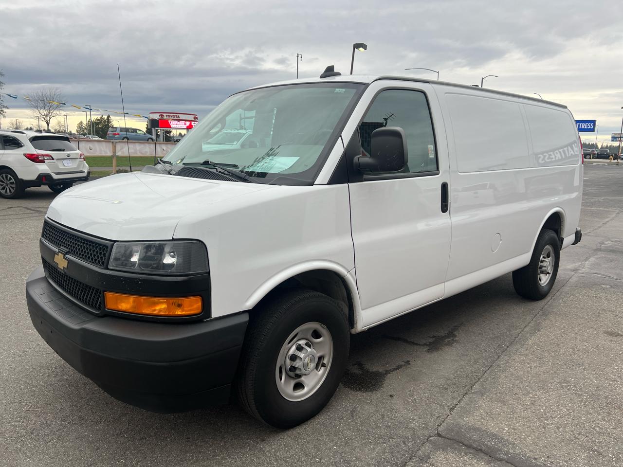 Chevrolet Express Cargo Van RWD 2500 135" 2022
