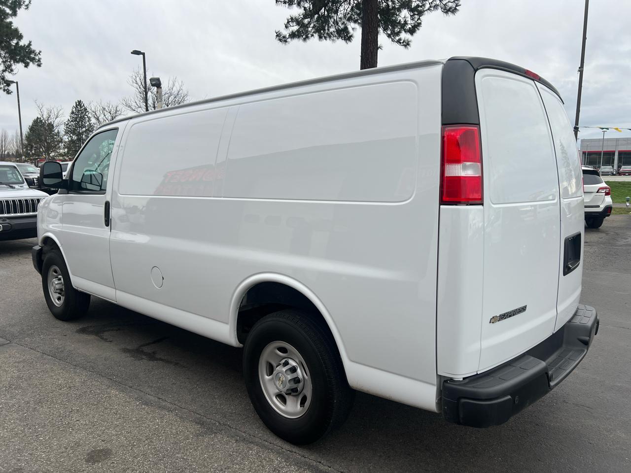 Chevrolet Express Cargo Van RWD 2500 135" 2022