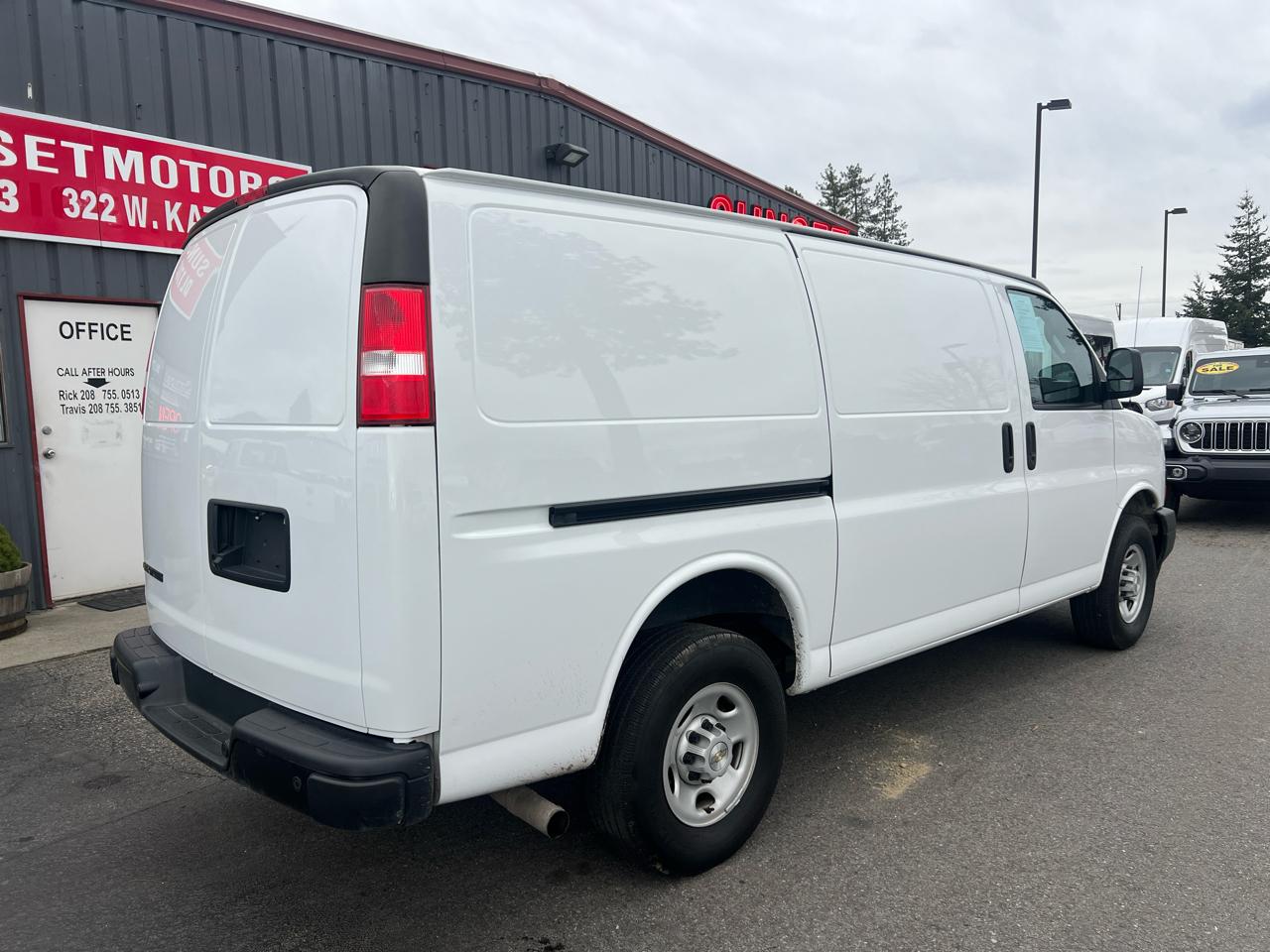 Chevrolet Express Cargo Van RWD 2500 135" 2022