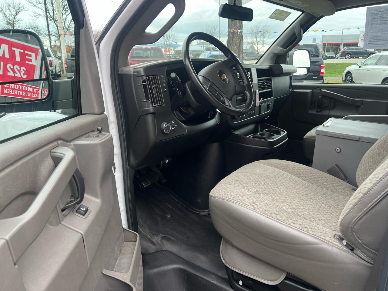 Chevrolet Express Cargo Van RWD 2500 135" 2022