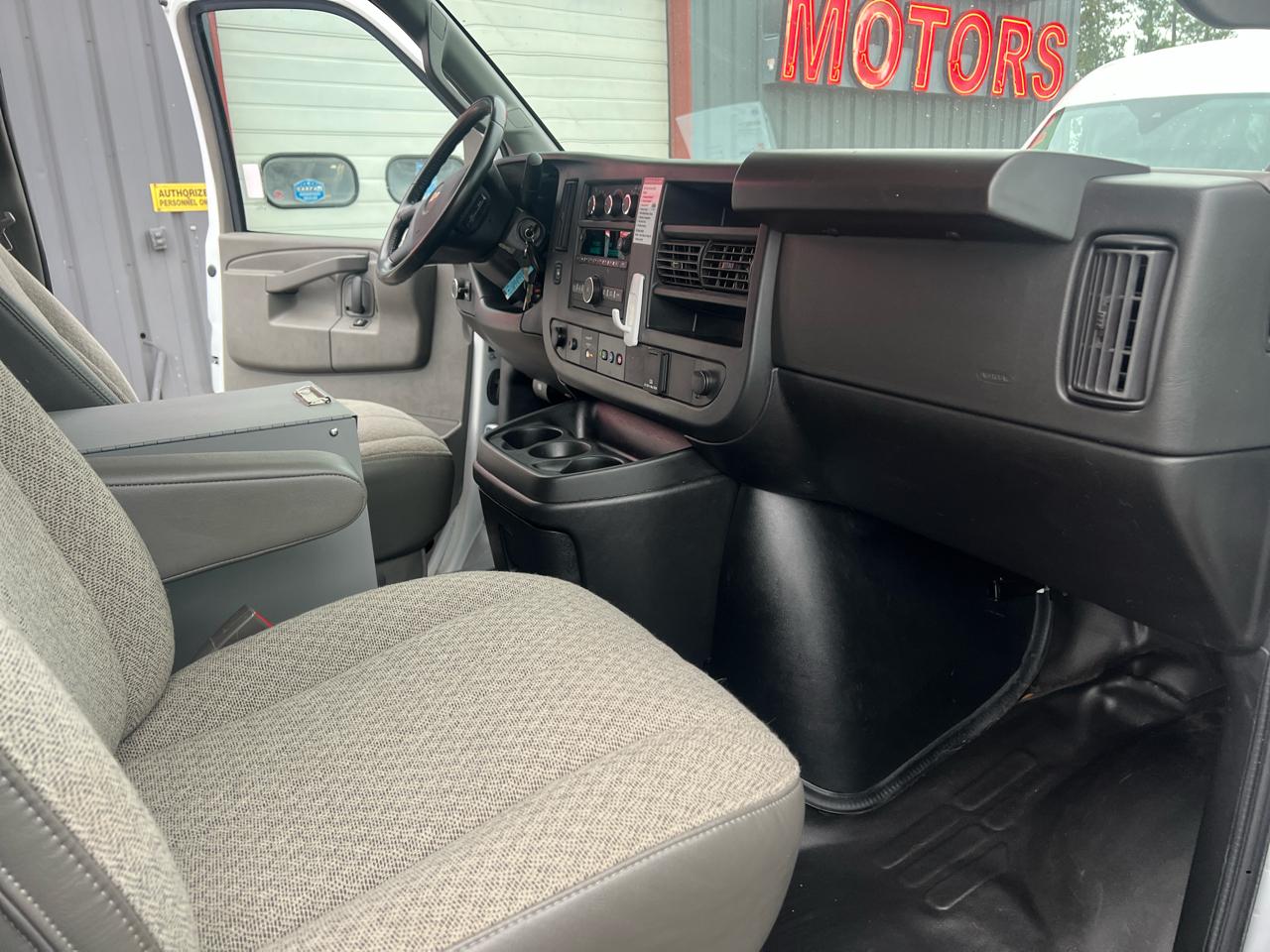 Chevrolet Express Cargo Van RWD 2500 135" 2022