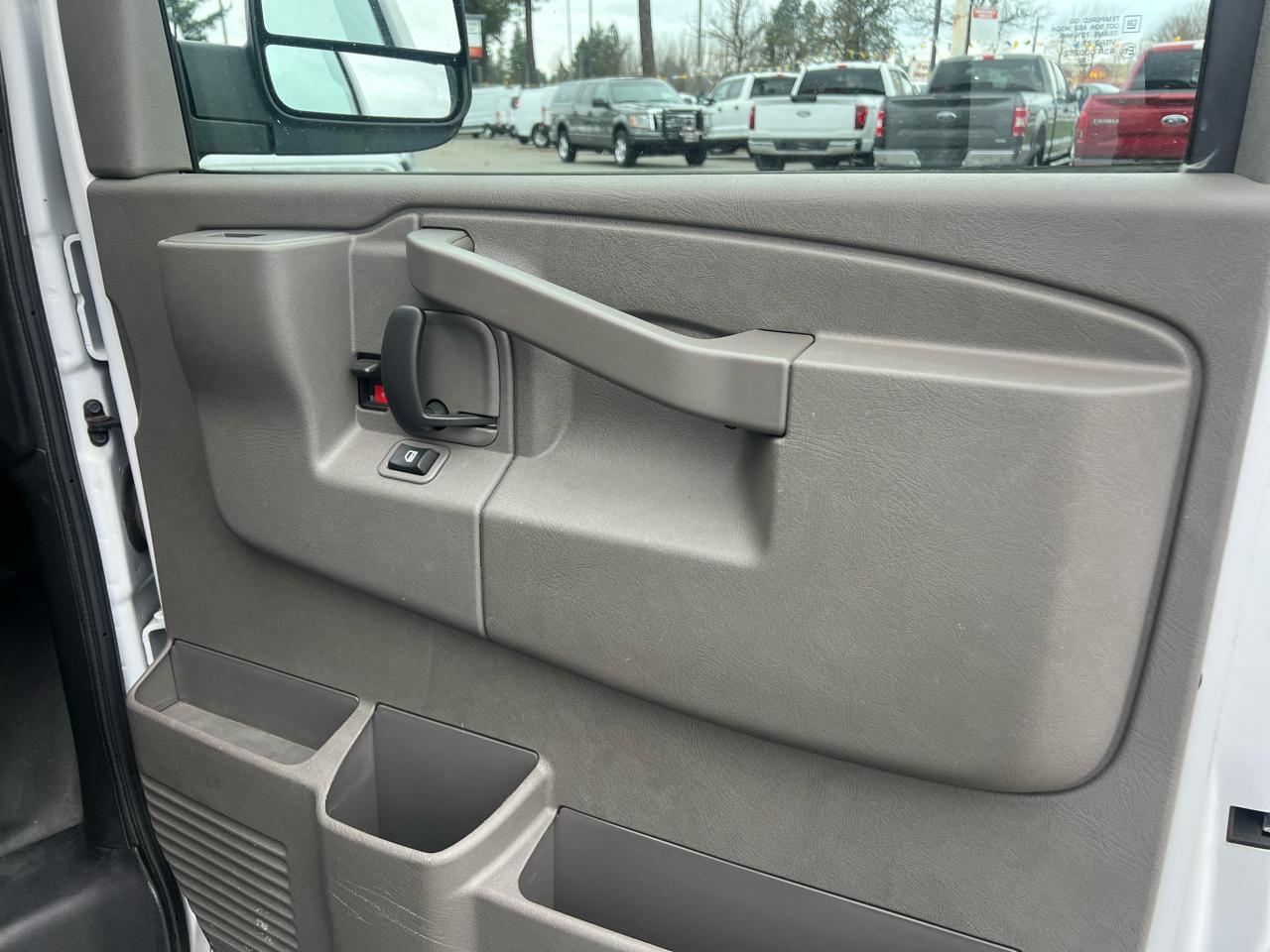 Chevrolet Express Cargo Van RWD 2500 135" 2022