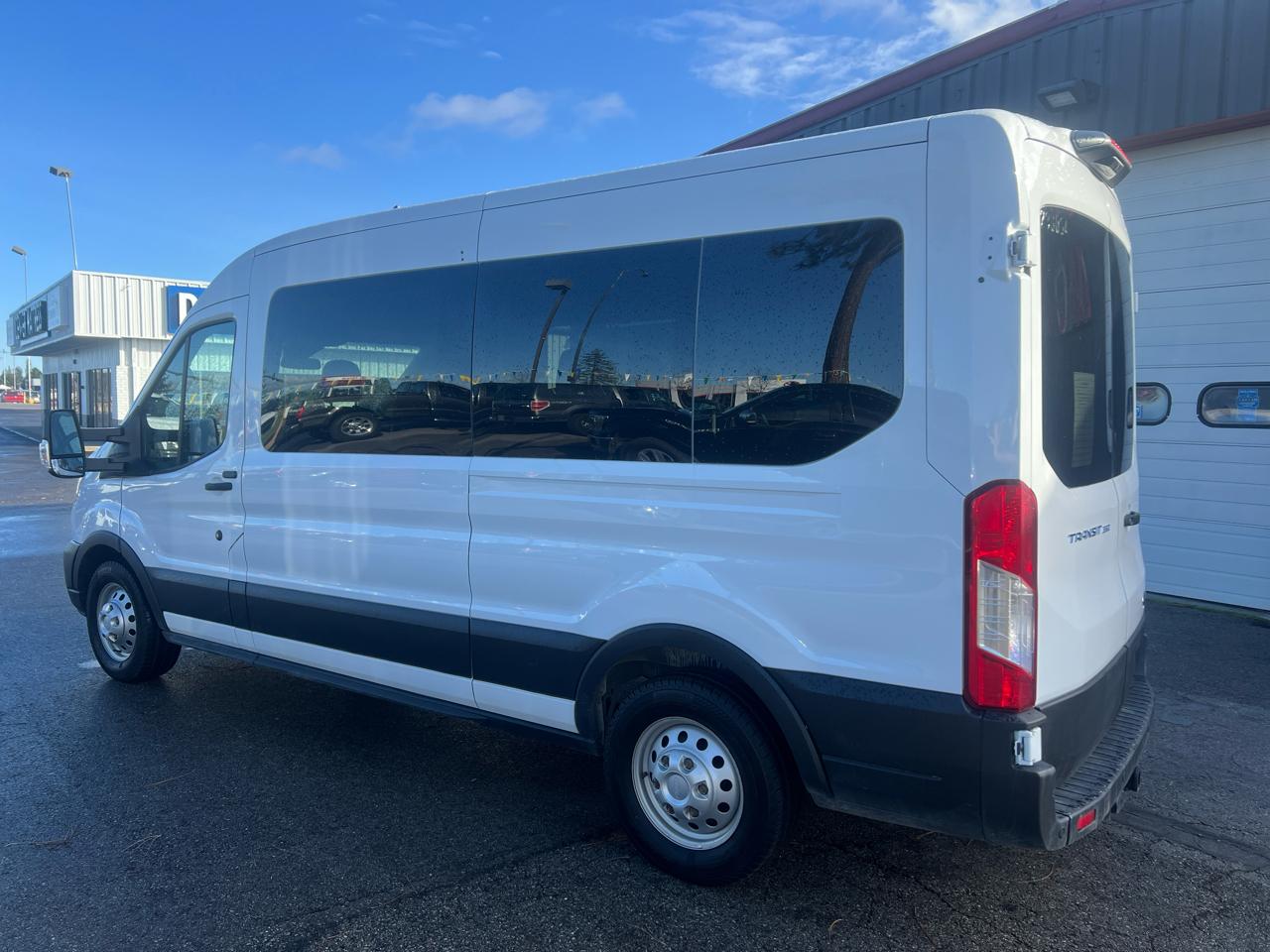 2023 Ford T350 Vans XL Wgn Medium Roof 148