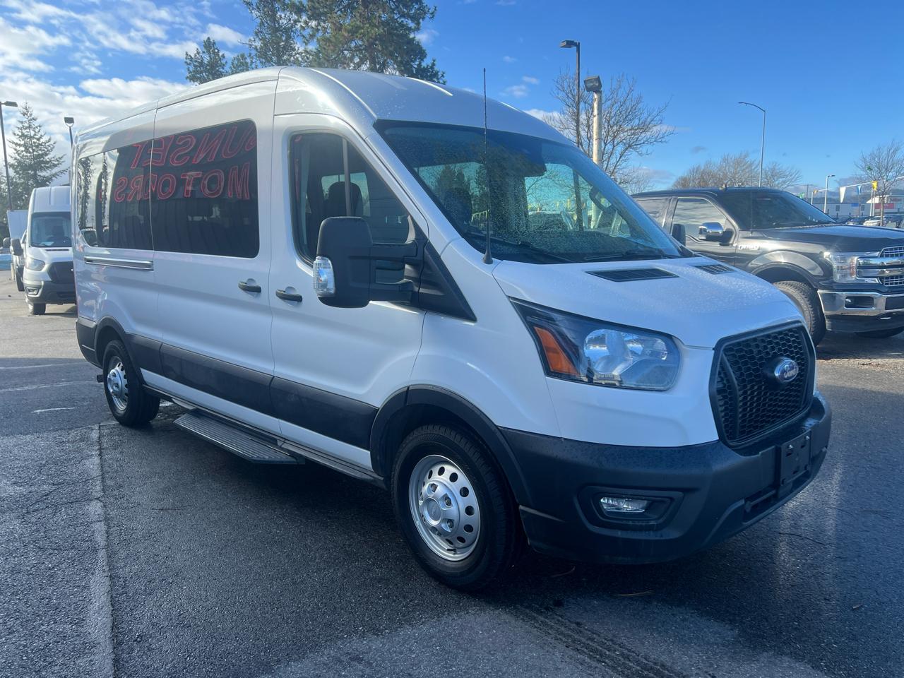 Ford T350 Vans XL Wgn Medium Roof 148 2023