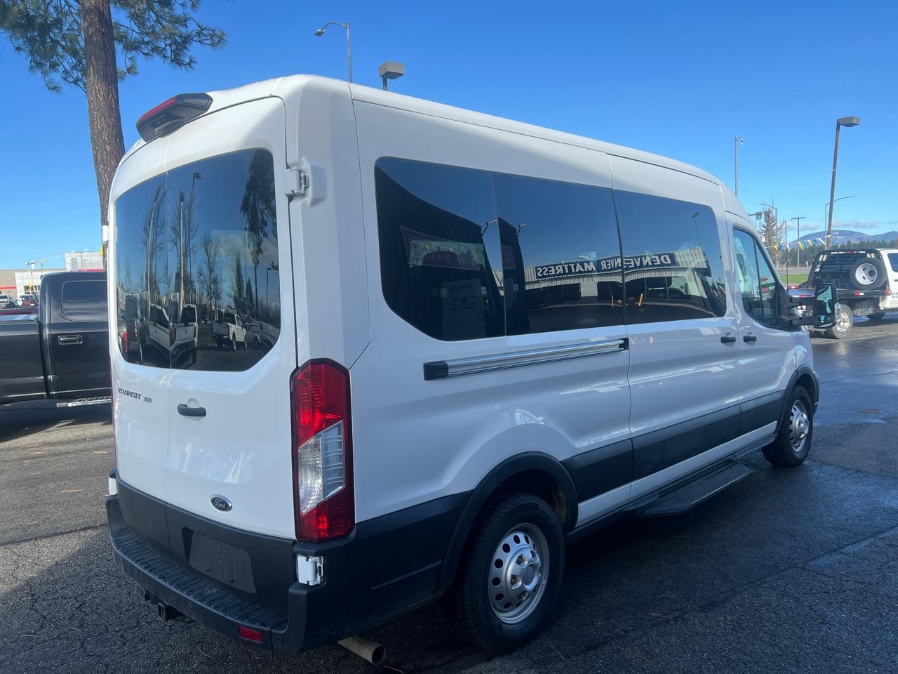 Ford T350 Vans XL Wgn Medium Roof 148 2023