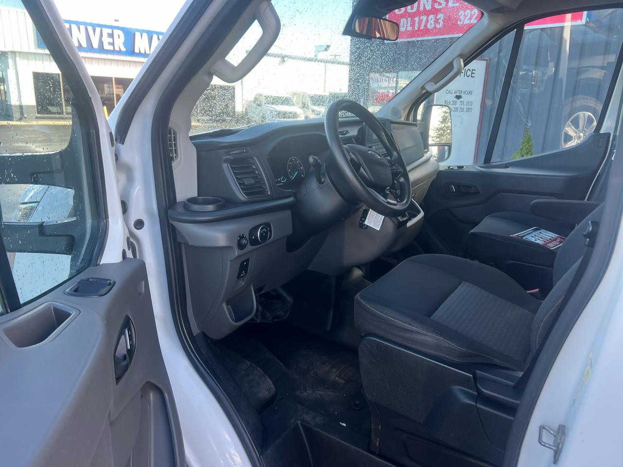 Ford T350 Vans XL Wgn Medium Roof 148 2023