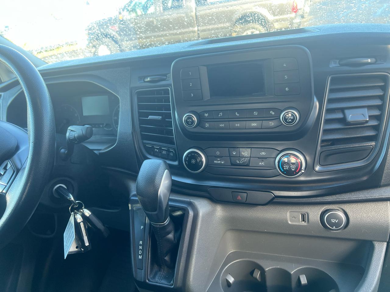 Ford T350 Vans XL Wgn Medium Roof 148 2023