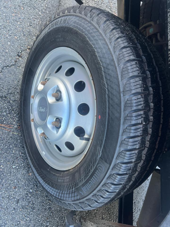 Ford T350 Vans XL Wgn Medium Roof 148 2023