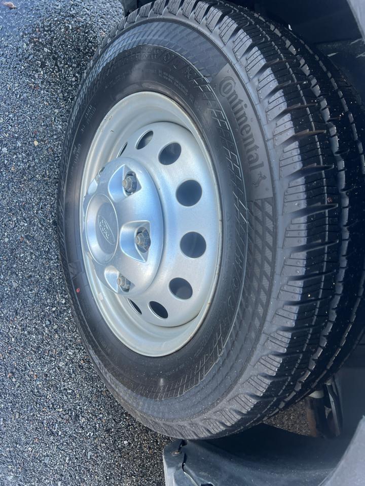 Ford T350 Vans XL Wgn Medium Roof 148 2023