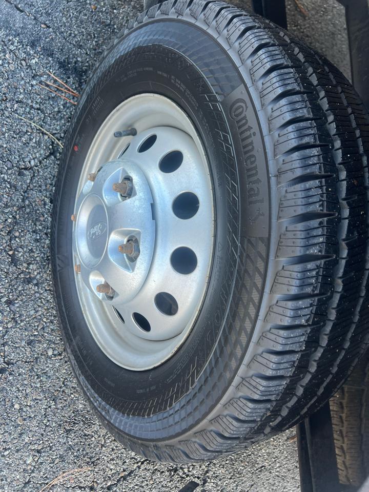 Ford T350 Vans XL Wgn Medium Roof 148 2023