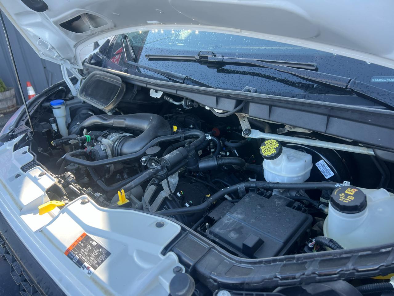 Ford T350 Vans XL Wgn Medium Roof 148 2023