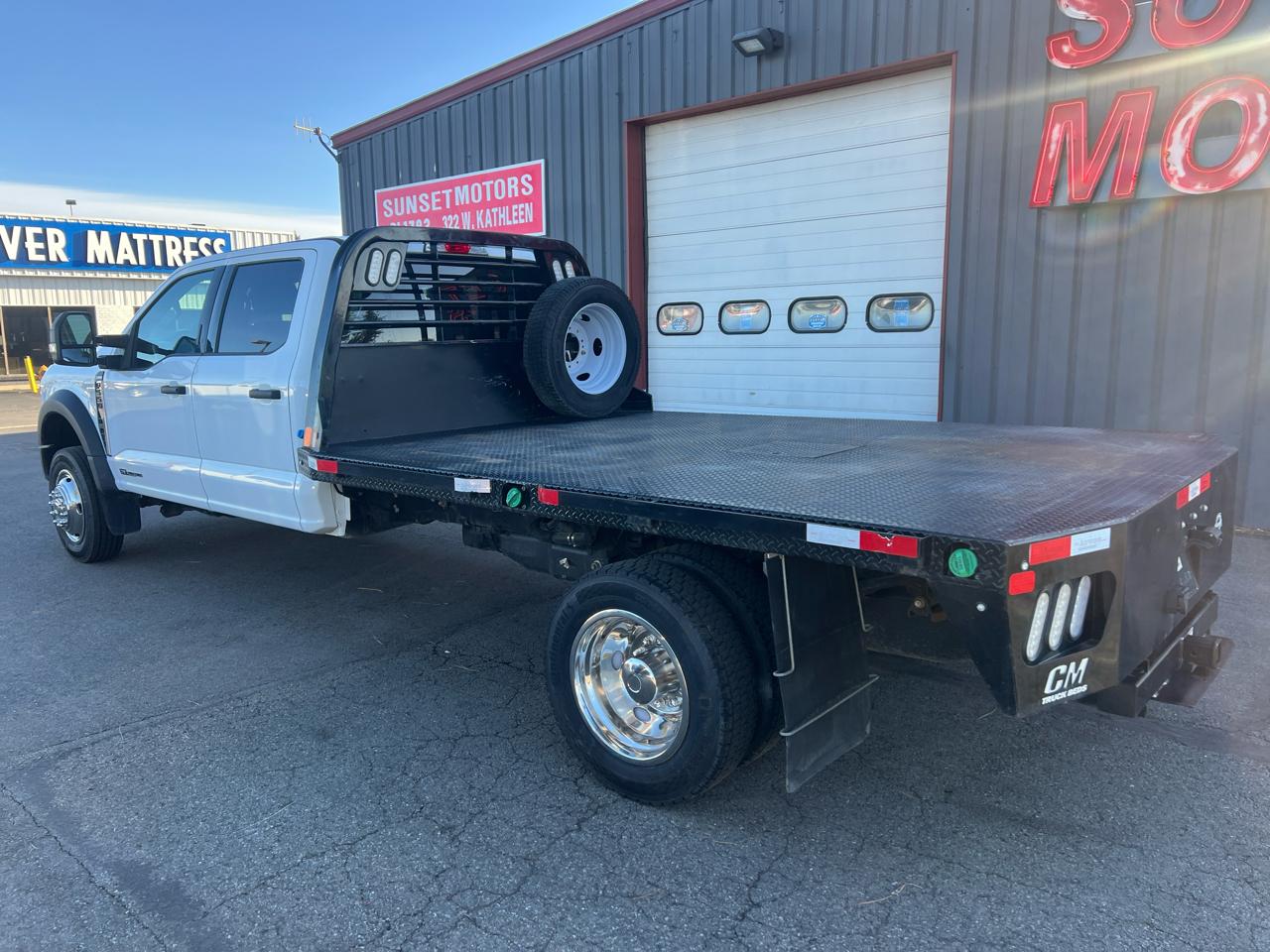 Ford Super Duty F-550 DRW Lariat 4WD Crew Cab 179" WB 60" CA 2023