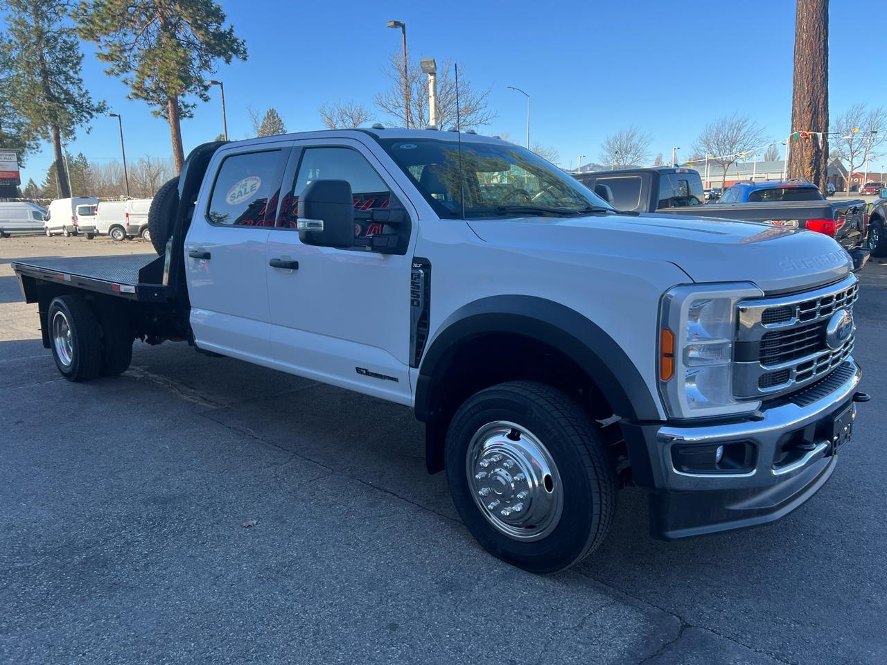 Ford Super Duty F-550 DRW Lariat 4WD Crew Cab 179" WB 60" CA 2023