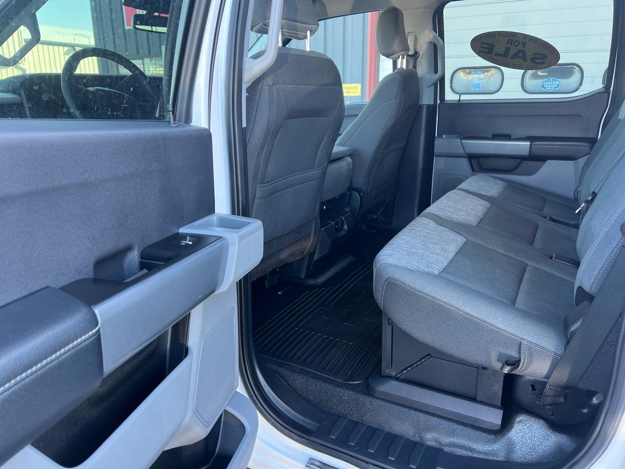 Ford Super Duty F-550 DRW Lariat 4WD Crew Cab 179" WB 60" CA 2023