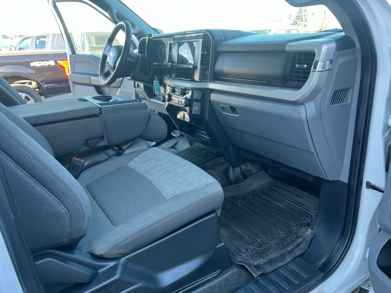 Ford Super Duty F-550 DRW Lariat 4WD Crew Cab 179" WB 60" CA 2023