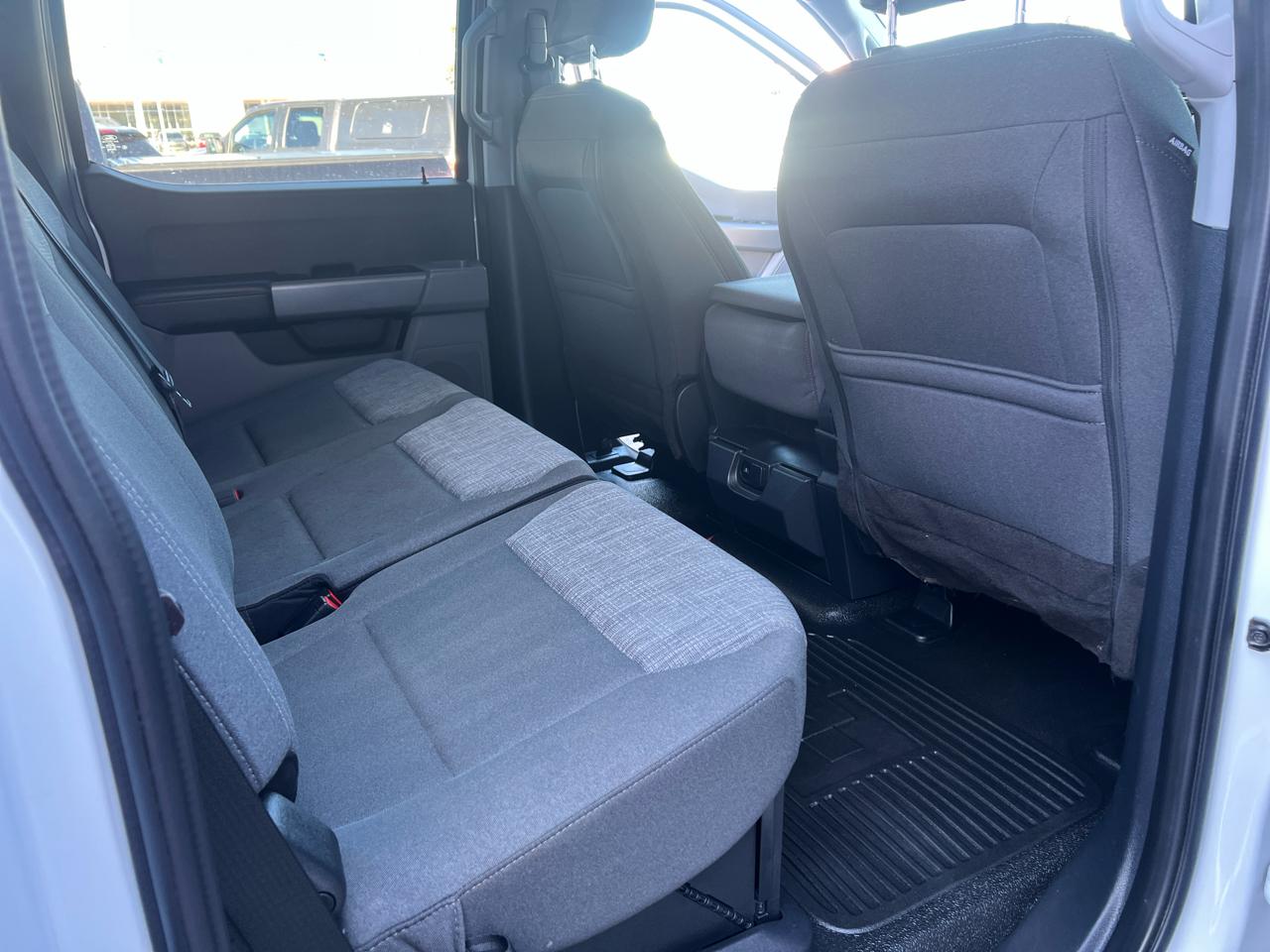 Ford Super Duty F-550 DRW Lariat 4WD Crew Cab 179" WB 60" CA 2023