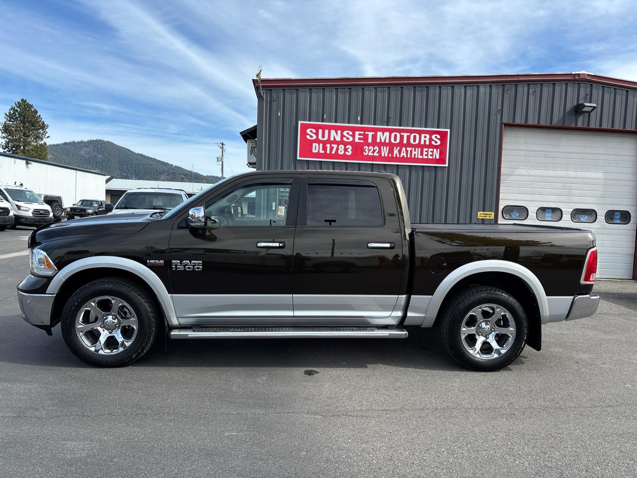 RAM 1500 4WD Crew Cab 140.5" Laramie 2014