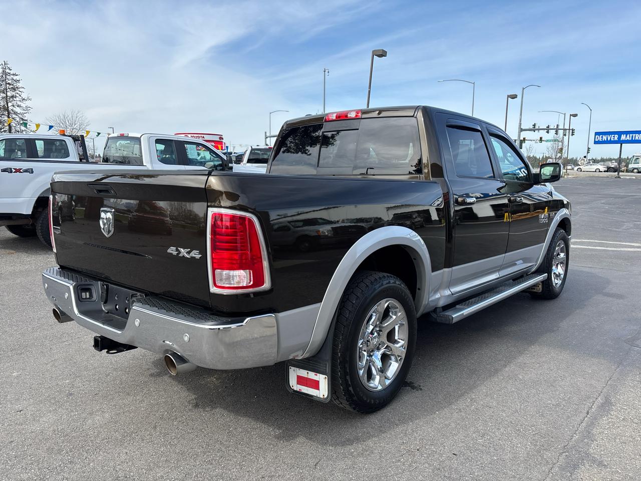 RAM 1500 4WD Crew Cab 140.5" Laramie 2014