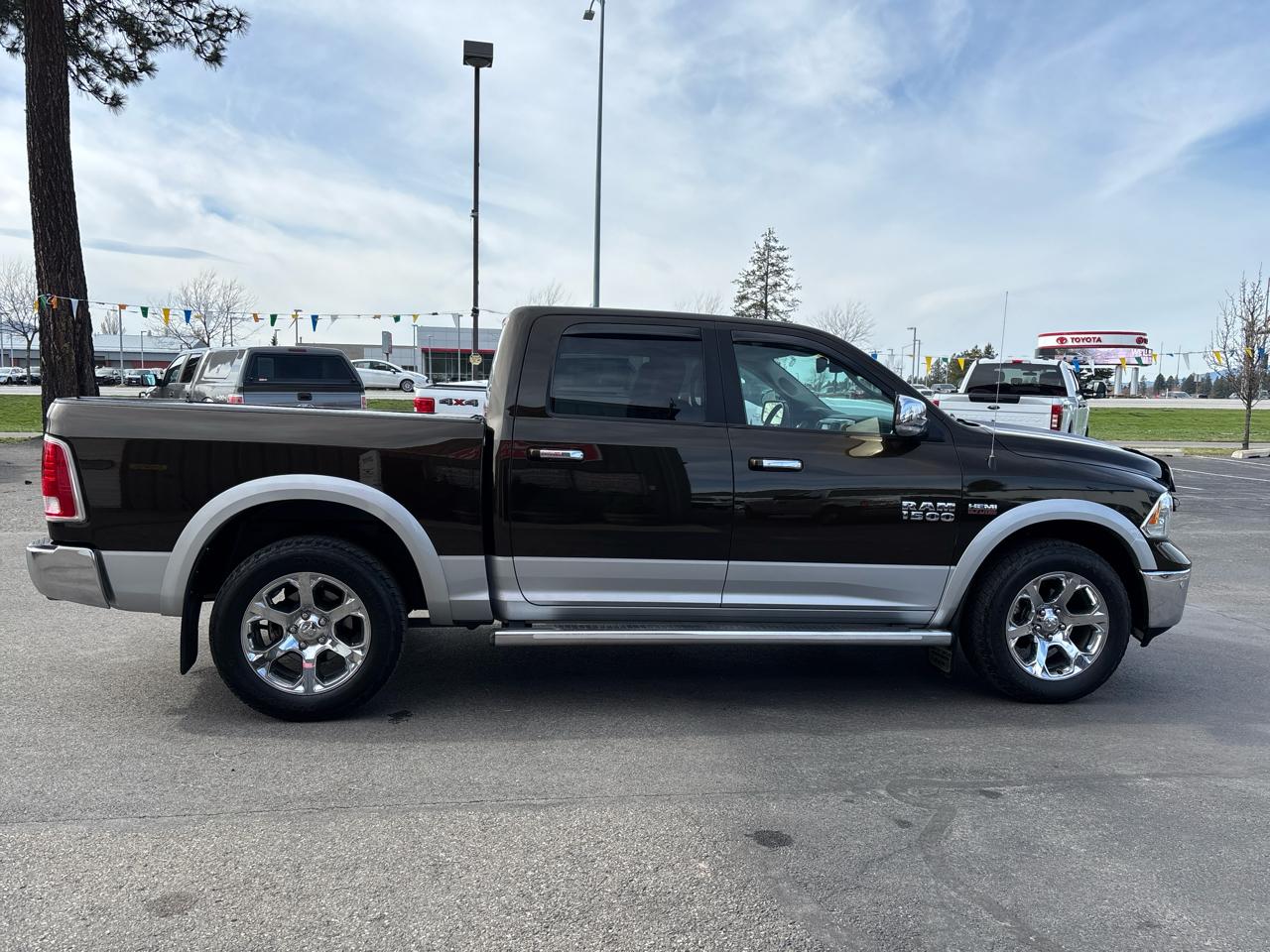 RAM 1500 4WD Crew Cab 140.5" Laramie 2014