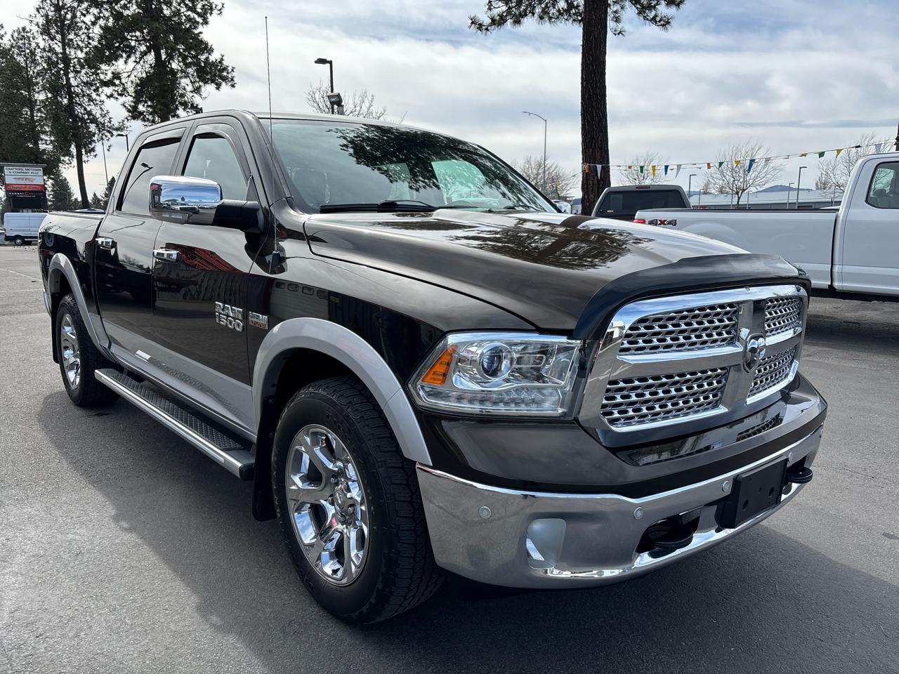 RAM 1500 4WD Crew Cab 140.5" Laramie 2014
