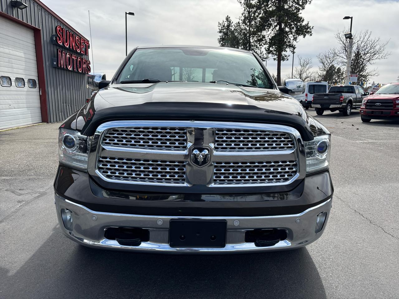 RAM 1500 4WD Crew Cab 140.5" Laramie 2014