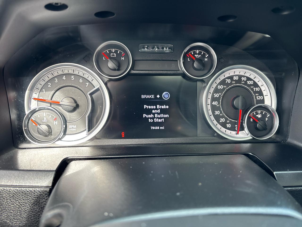 RAM 1500 4WD Crew Cab 140.5" Laramie 2014