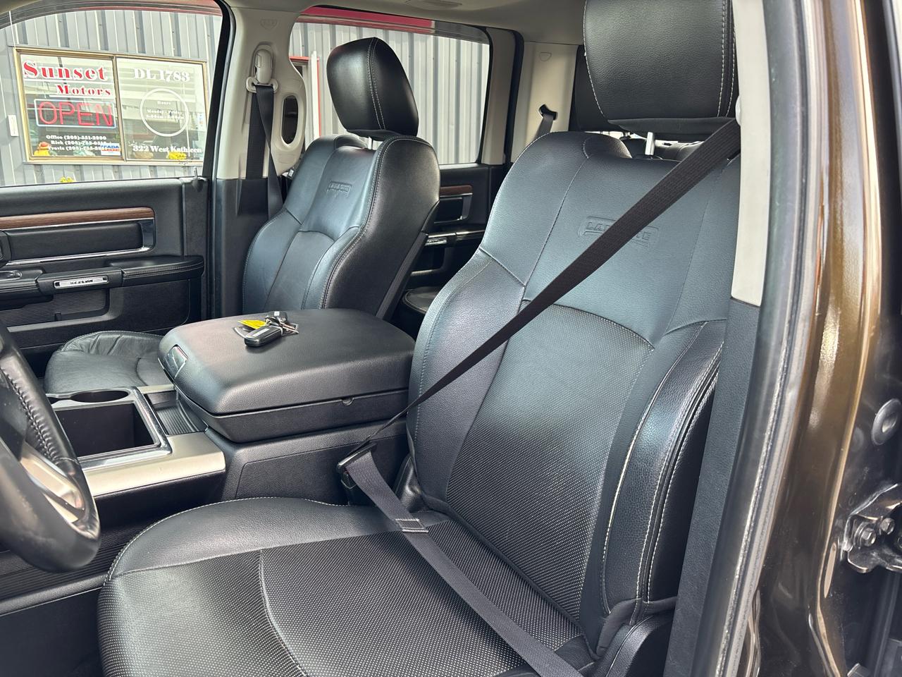 RAM 1500 4WD Crew Cab 140.5" Laramie 2014