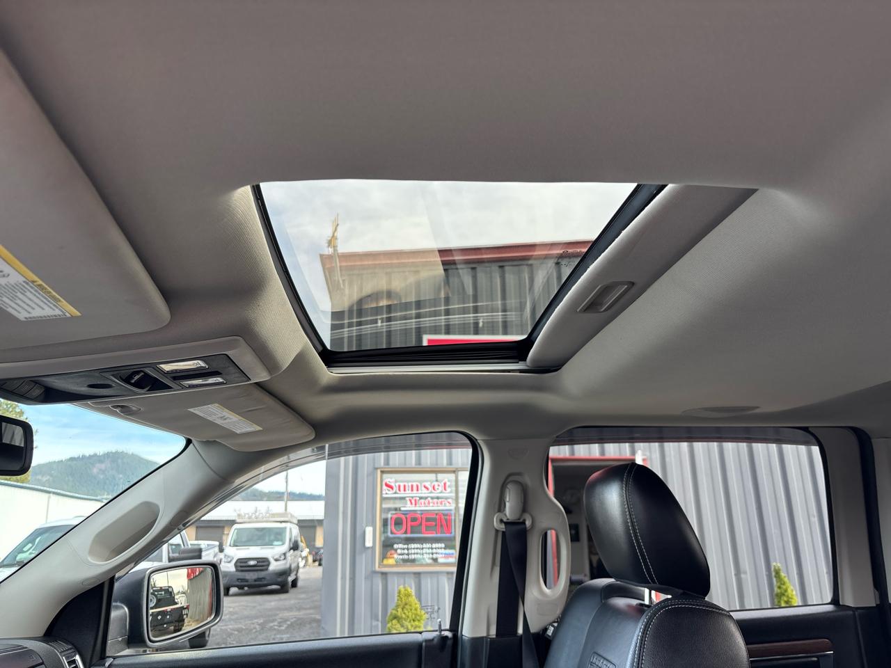 RAM 1500 4WD Crew Cab 140.5" Laramie 2014