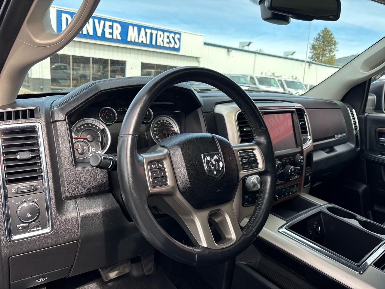 RAM 1500 4WD Crew Cab 140.5" Laramie 2014