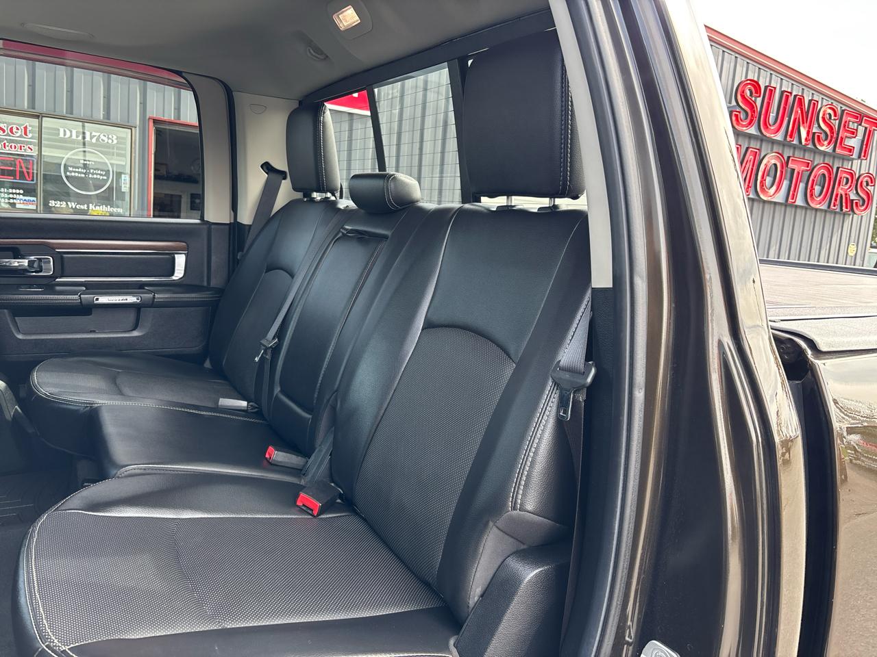 RAM 1500 4WD Crew Cab 140.5" Laramie 2014