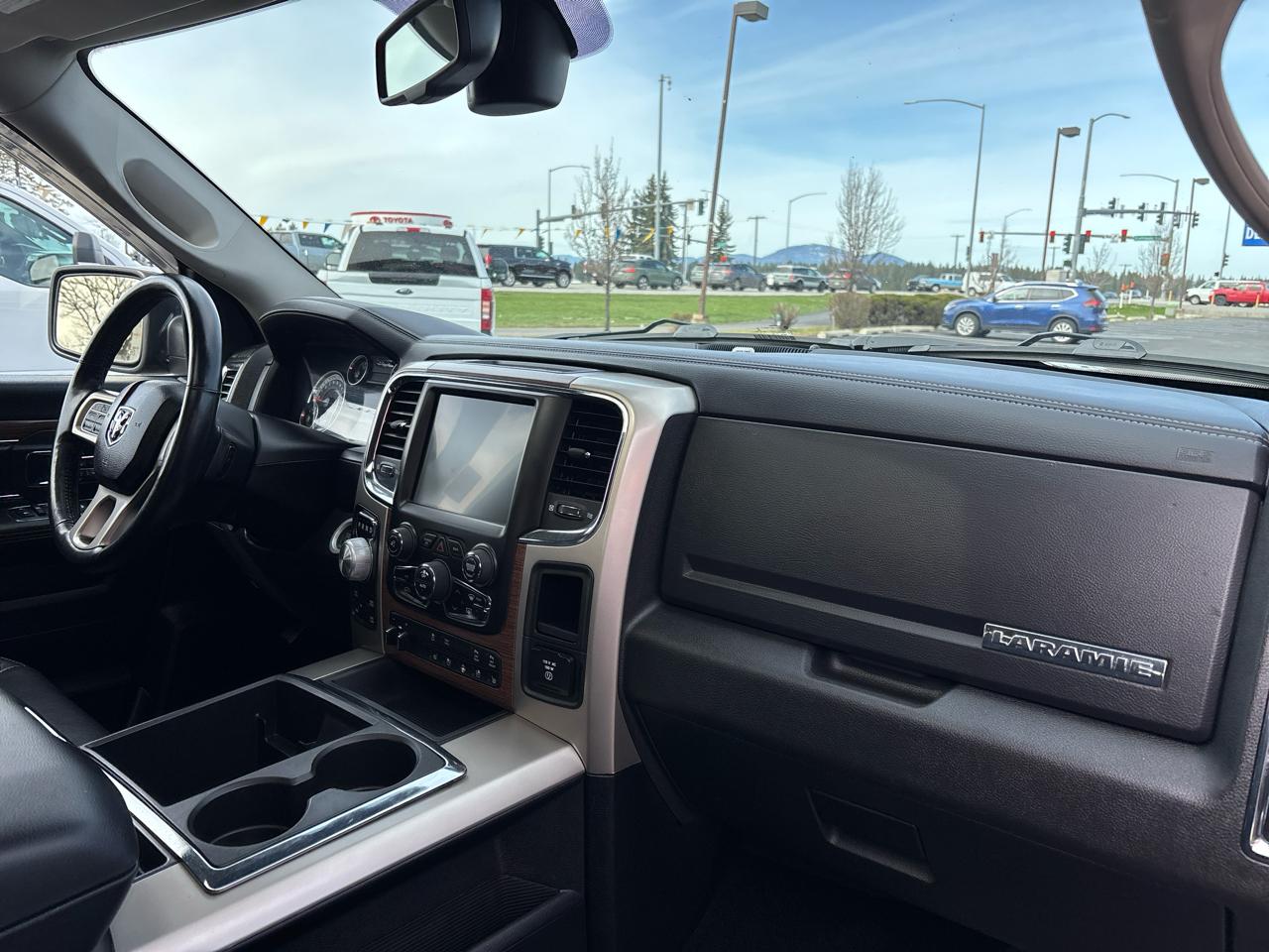 RAM 1500 4WD Crew Cab 140.5" Laramie 2014