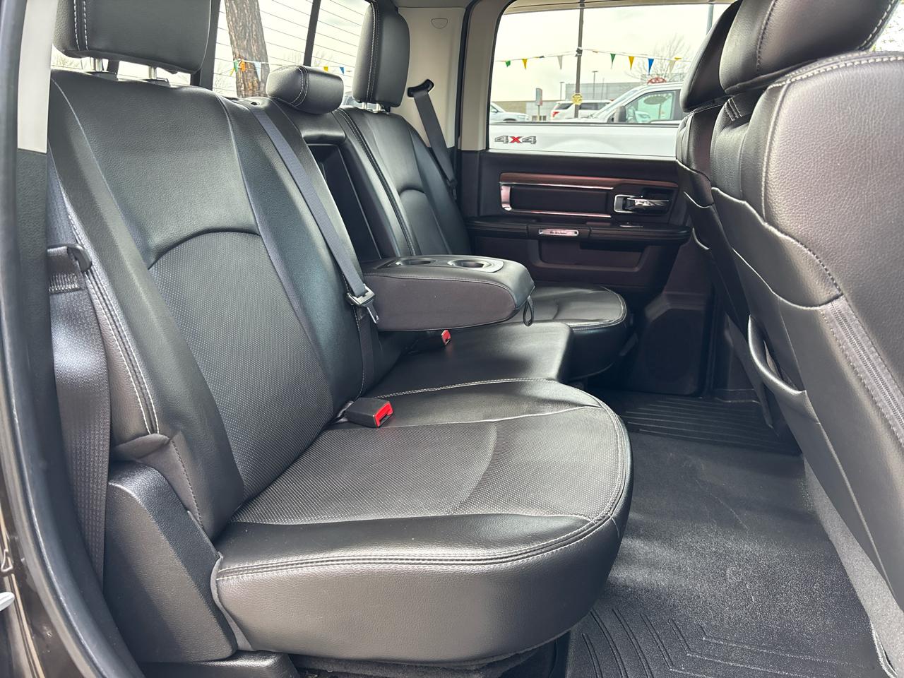 RAM 1500 4WD Crew Cab 140.5" Laramie 2014