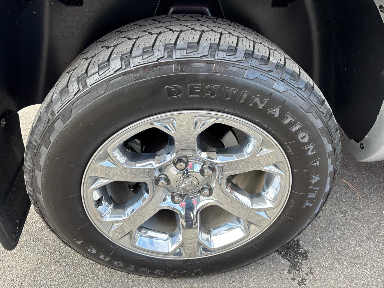 RAM 1500 4WD Crew Cab 140.5" Laramie 2014