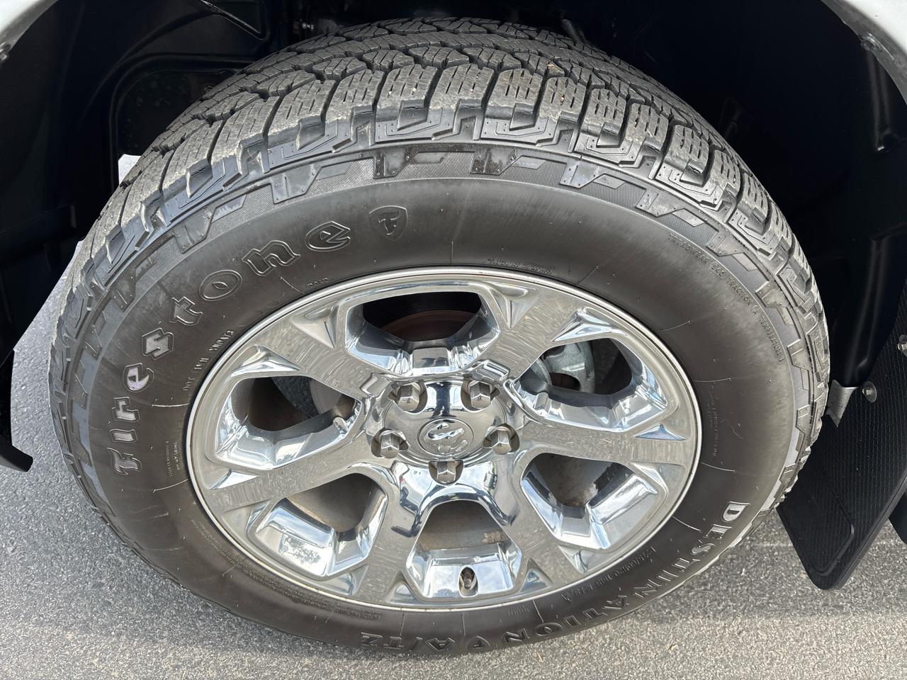 RAM 1500 4WD Crew Cab 140.5" Laramie 2014