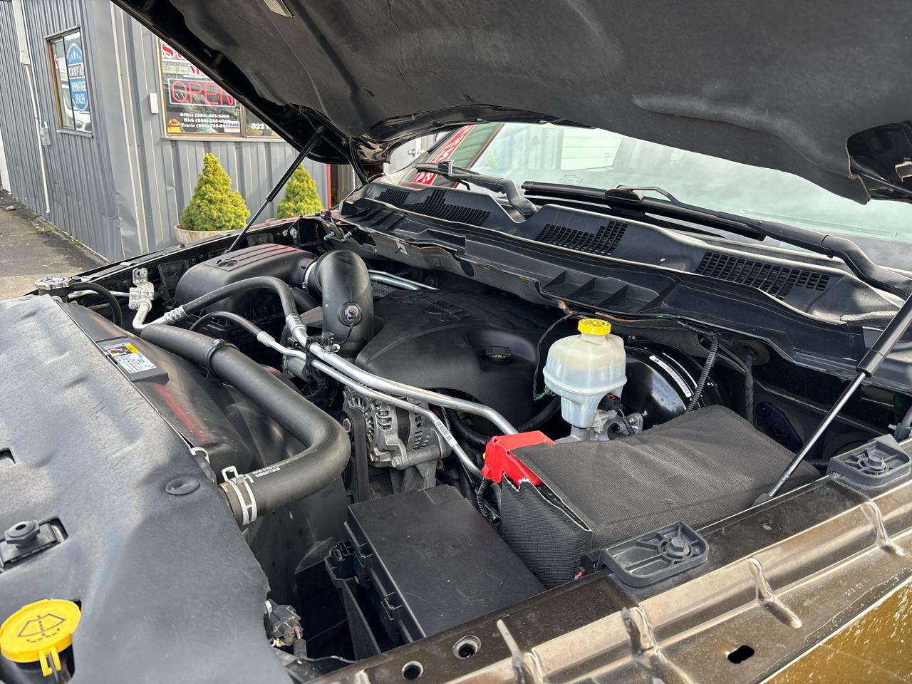 RAM 1500 4WD Crew Cab 140.5" Laramie 2014