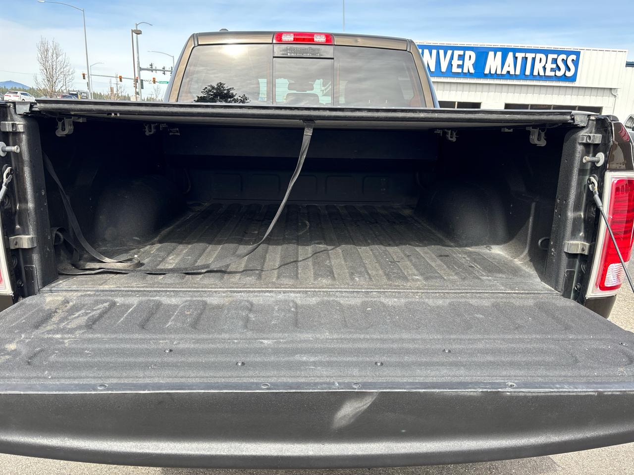 RAM 1500 4WD Crew Cab 140.5" Laramie 2014