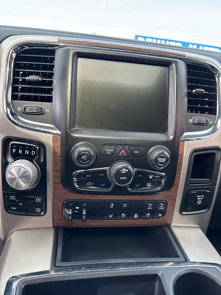 RAM 1500 4WD Crew Cab 140.5" Laramie 2014