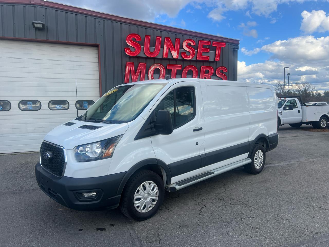 2024 Ford Transit Cargo Van T-250 130" Low Rf 9070 GVWR RWD